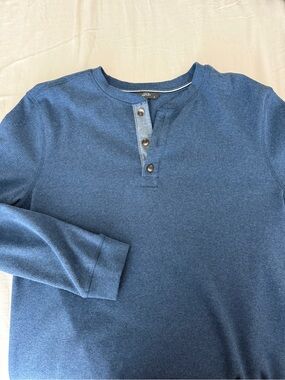 Blue Thermal Henley - men’s large